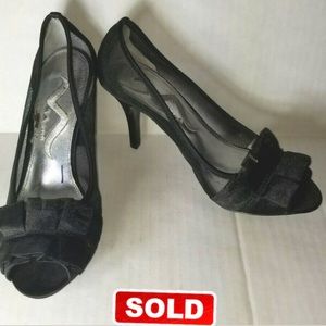 NINA HIGH HEELS SIZE 7M OPEN TOE BLACK COLOR.